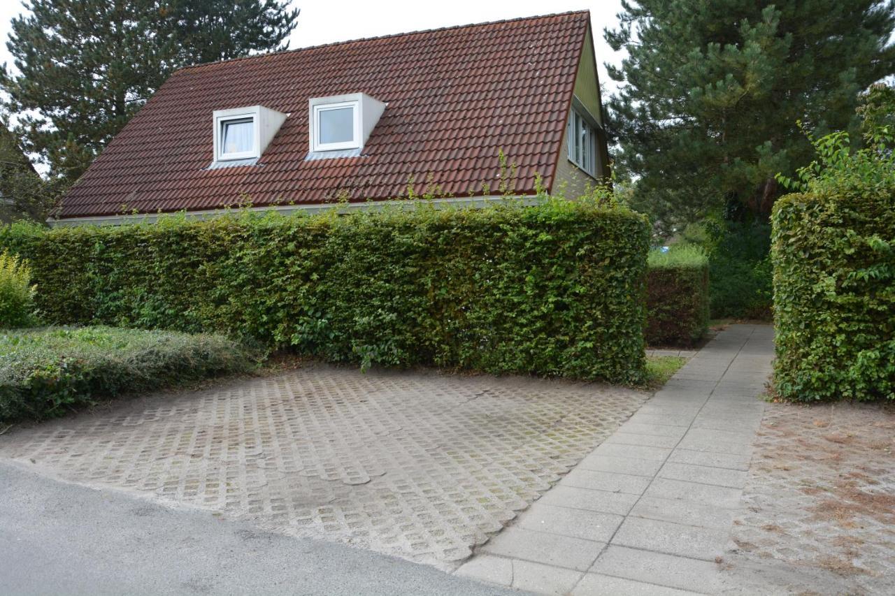 Vakantiehuis De Vennen In Vlagtwedde Parkeren Voor De Deur Buitenkant foto